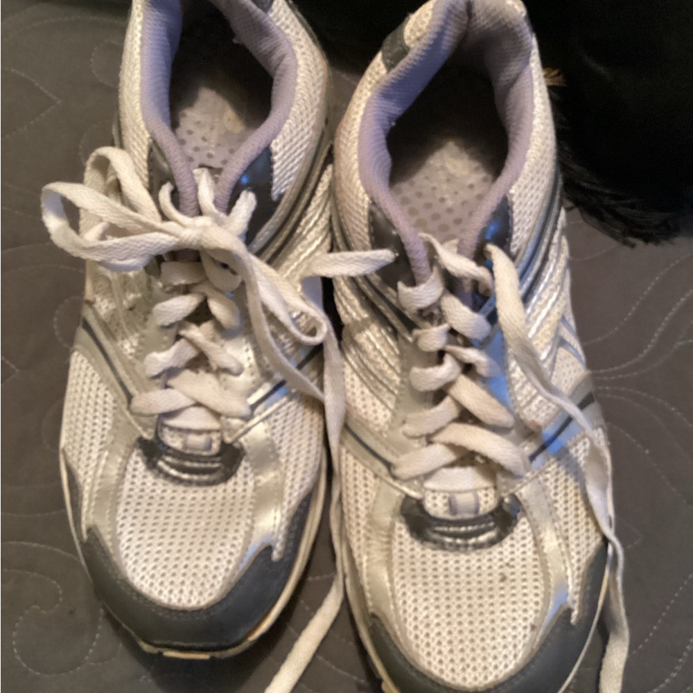White and Gray Athletic Pro Spirit  Sneakerssize 10